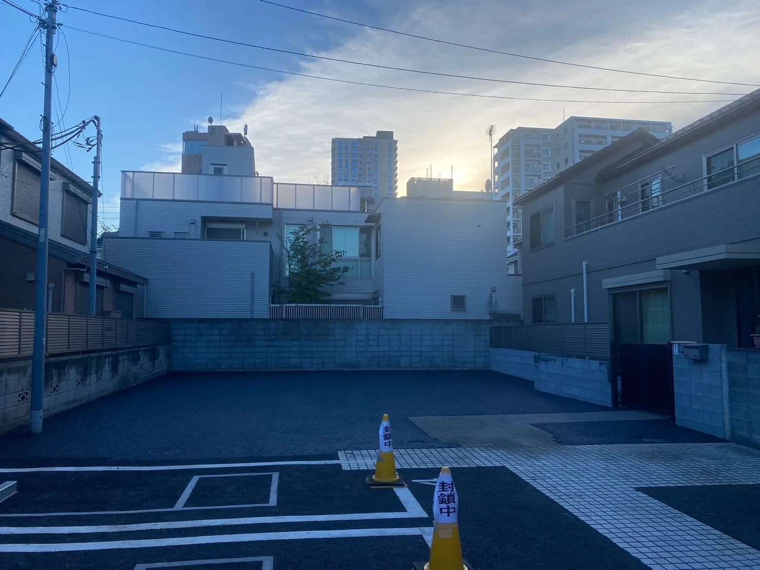 東京都三鷹市下連雀　アスファルト舗装工事　ブロック工事　フェンス工事完了しました👷‍♂️👍